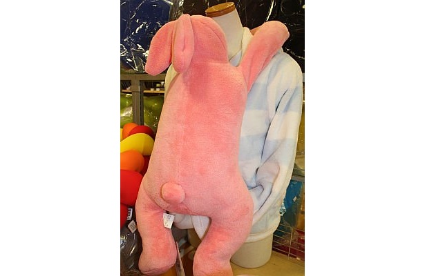 後ろ姿がとにかくかわいい！｢はぐラビさん 抱き枕｣も人気(2940円)