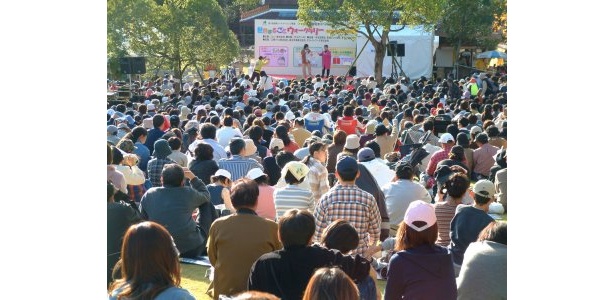 同日開催のステージイベントにも人がぎっしり！（昨年の様子）