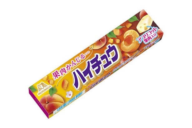 【写真を見る】爽やかな酸味とほどよい甘さの「果肉かんじるハイチュウ アプリコット(138円)」