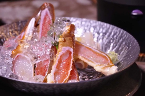 カニ刺しは、新鮮なカニでしか味わえないとろける甘みを堪能しよう！