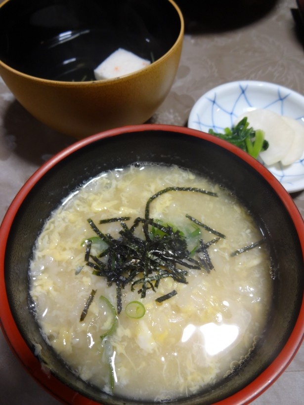 締めのカニ雑炊、お吸い物、香の物。最後まで大満足のコースだ