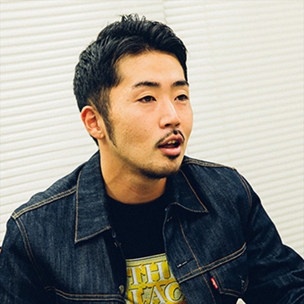 CDジャケット、雑誌などのさまざまな媒体にイラストレーションを提供する上岡拓也が9月担当