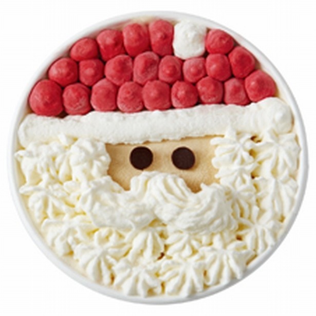 クリスマスアイスカップケーキシリーズから登場する「サンタ(バニラ×チョコレートファッジブラウニー)」(650円※予約不可)