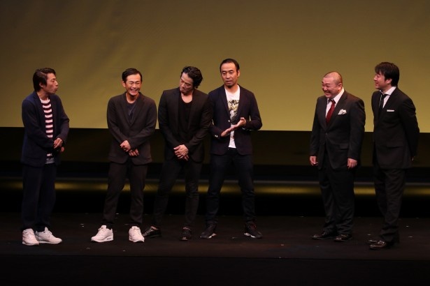【写真を見る】山本圭壱さんの復帰を受け「極楽とんぼとして、一から若手芸人のつもりで頑張ります」と加藤浩次さん