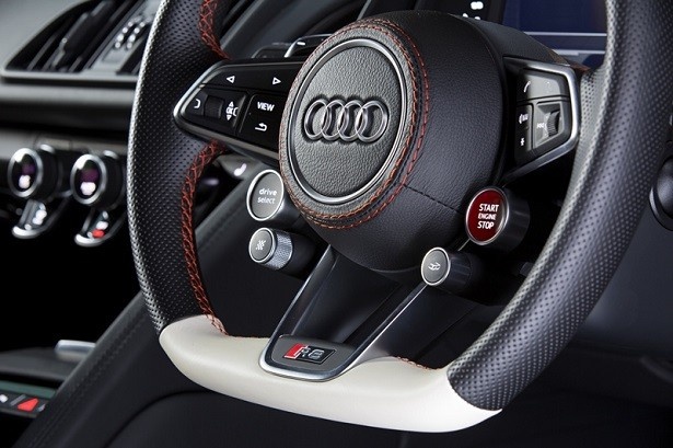 今年7月に発売された新型Audi R8がベース