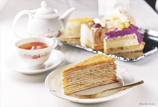 「ケーキセット」(税抜1048円～)。同店では紅茶と相性のよいスイーツを常時20種ほど取り揃えている