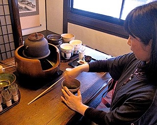 京都の清水寺近くで抹茶づくし！抹茶たてと抹茶パフェ作り体験をしてみた