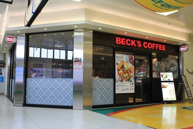 【写真を見る】淹れたてのコーヒーを味わえるベックスコーヒーショップ