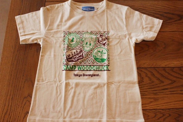 キッズサイズの「Tシャツ」(100・110・120cm各1300円、130・140・150cm各1600円)は白地にドナルドダックの顔などをデザイン
