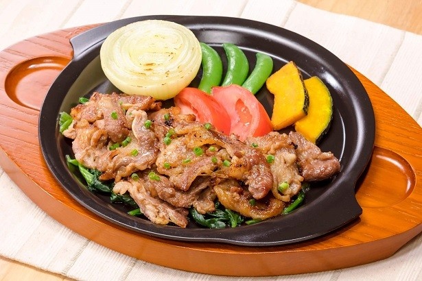 特製ダレの牛カルビ焼肉と淡路島産玉ねぎのグリル」(799円)