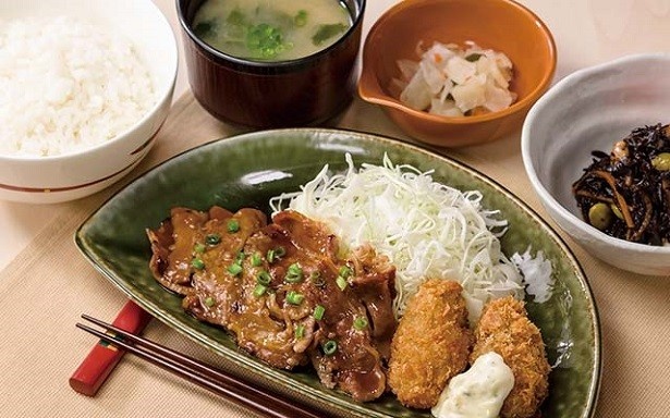 「牛カルビと広島産カキフライ和膳」(999円)