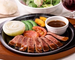 サーロインを堪能しよう！ガストで牛赤身ステーキフェア