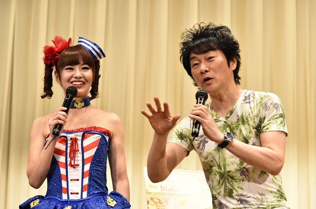 「顔ばれるからって買い物行かされる」とぼやいたかつみ(写真右)