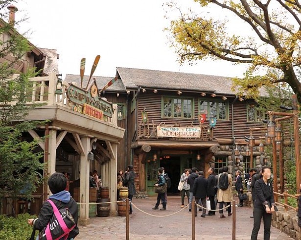 11月22日、東京ディズニーランドのウエスタンランドに登場した新エリア「キャンプ・ウッドチャック」