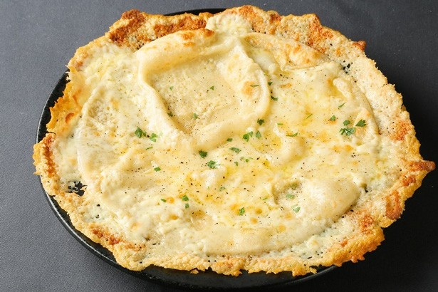 ラクレットチーズを使ったピッツァ「ラクレットチーズのピッツァ・フォルマッジオ」(1480円)
