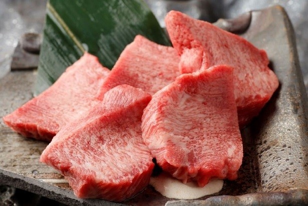 「極みロース」「ハラミ」「タン」の3部位が食べ放題