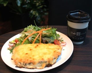京橋に新ランドマーク誕生！鎧塚シェフ初のカフェ併設店も
