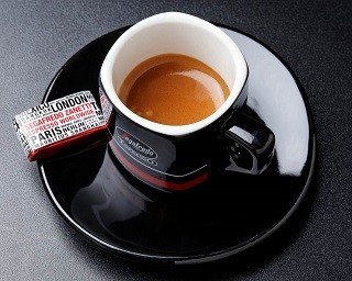 本場イタリア流のエスプレッソが1杯100円で堪能できる！