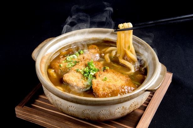 "あったか牛カツメニュー"の「牛カツ鍋焼きカレーうどん」