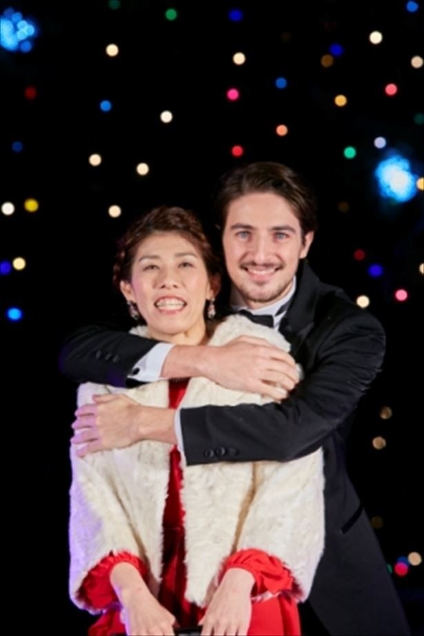 “アモーレ”役のイケメンモデル・ジュゼッペさんとのデートを満喫する吉田さん