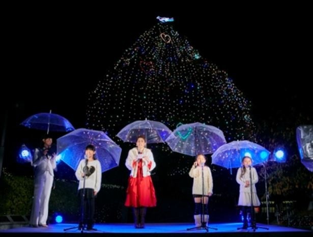 最後には子供達と「きよしこの夜」熱唱。アカペラを披露