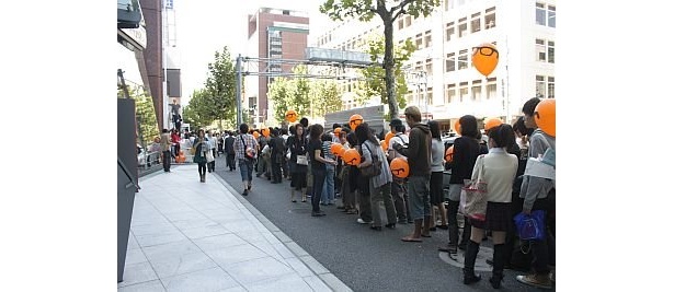 1000人に“メガネ無料配布”で原宿に約550mの大行列！