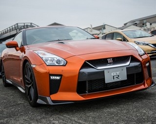 上質な“羊の皮”をかぶった狼「2017年版GT-R」を体験