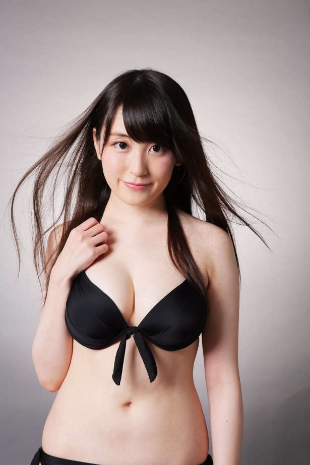 岬愛奈　94年10月21日生まれ。長野県出身。身長154cm。B87cm、W59cm、H86cm
