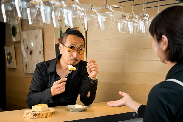 店長の渡邉紀子さん曰く「濃厚な食感を楽しんでいただくためにも、やや厚めの1.5cm程度に切っていただくのがおすすめです」とのこと/15℃「フロマジュリ」(1701円)