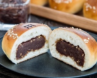 1日20個限定！銀座木村屋コラボの白ごま＆生姜あんぱん