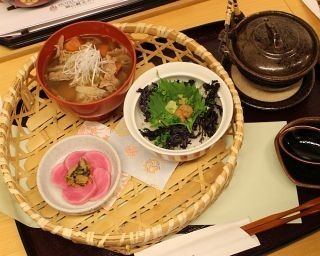 日本一の朝ごはん決定！山形 萬国屋の吟醸茶漬け＆芋煮汁