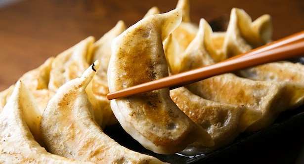 子供も大好きな肉汁たっぷりの餃子