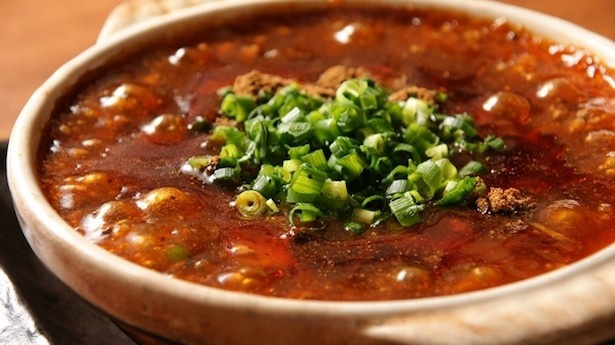 豊富なスパイスをミックスさせた秘伝の味「俺たちの麻婆豆腐」