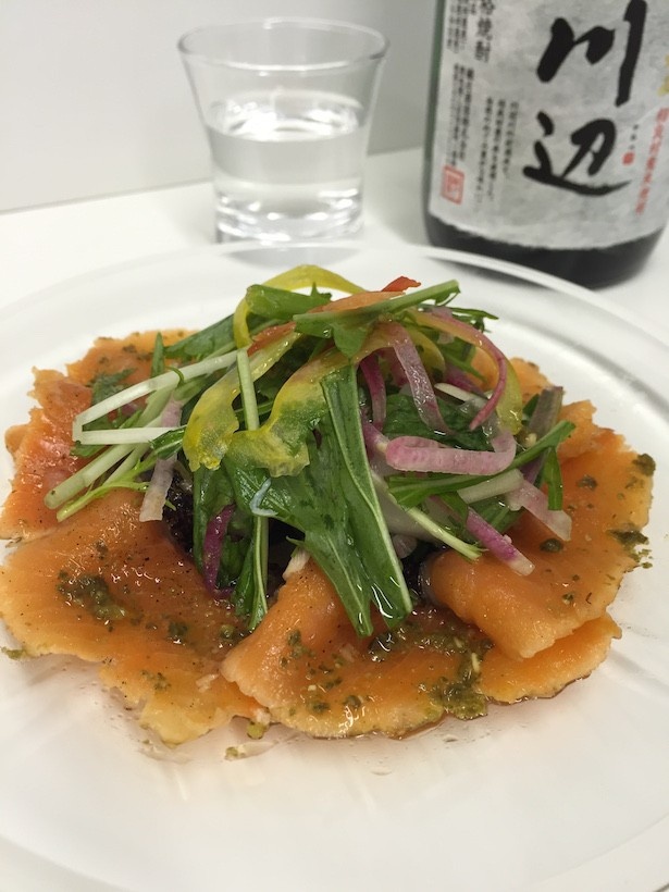 【写真を見る】「川辺」は和食以外でもカルパッチョや、バーニャカウダ、チーズとも相性ぴったり 
