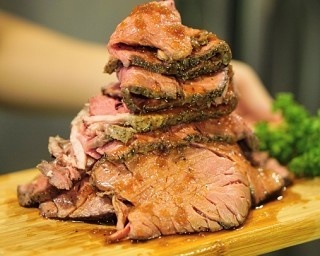 期間限定の肉祭り！ローストビーフと生ハムが食べ放題