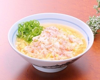 「たっぷり蟹あんかけ」と「ピリ辛海老あんかけ」食欲そそる2種類のうどん