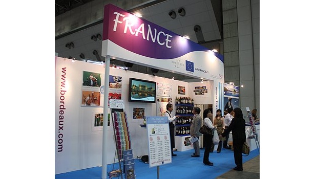 フランスのブースではワインがいっぱい