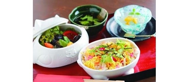 福々ランチは招き猫弁当箱で食べられる「ちらし寿司」(1800円/蔵遊前)