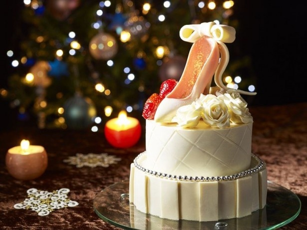 お姫さま気分を盛り上げるハイヒールをモチーフにしたクリスマスケーキ