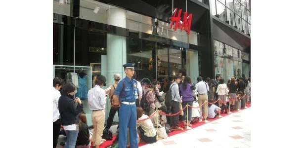 「H＆M渋谷」がオープン！国内最大店に850人が行列！