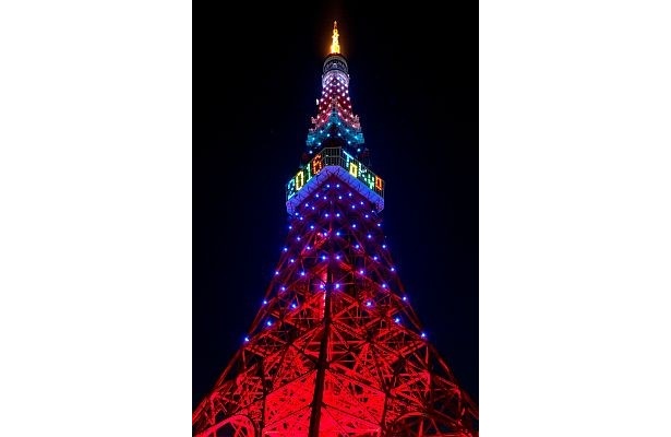 10/2(金)の日没から五輪カラーに変身する東京タワー。｢2016 TOKYO」の文字は、24：00に一度消え、東京招致が決定したら再点灯！