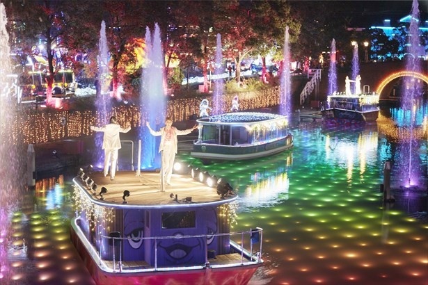 パレードに参加できる「光のパレード＆光の運河水上ショー」