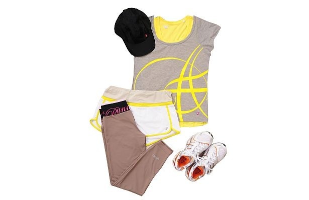 アシックスは機能性はもちろん、オシャレなランニングウエアが豊富にそろう。Tシャツ5775円、ショートパンツ5145円ほか