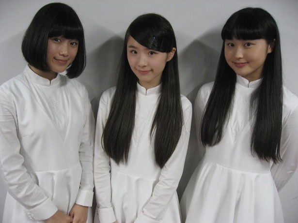 「アイドルネッサンス」の左から石野理子・南端まいな・新井乃亜