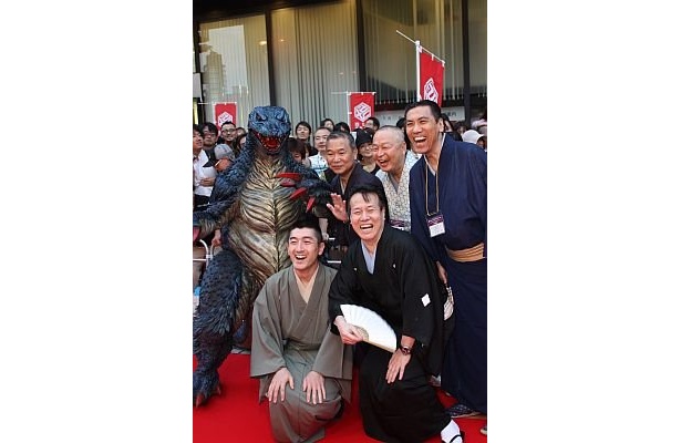 林家しんぺい監督作｢深海獣雷牙｣の出演陣は、深海獣のライガと一緒に