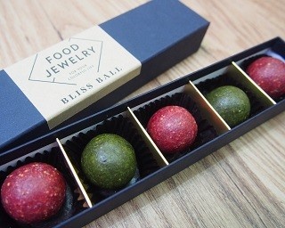 ヨガをする人々“ヨギー”が生んだヘルシースイーツにクリスマス限定セット