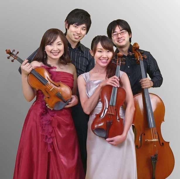 桐朋学園大学の同期生で結成された「Quartet Papas(クァルテット パパス)」。クラシックの他、映画音楽、ゲーム音楽などのオリジナルアレンジを演奏 ※出演は12月21日(水)19:00～20:00
