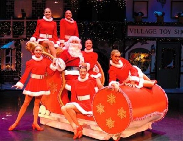【写真を見る】「ブロードウェイ クリスマス・ワンダーランド」ではクリスマスシーズンを彩る名曲が演奏される