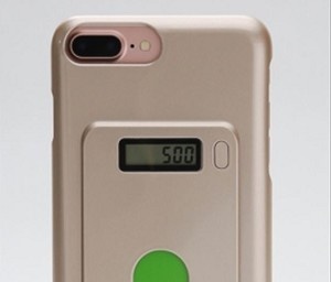 改札前で慌てない！電子マネーの残高がわかるパスケースが登場