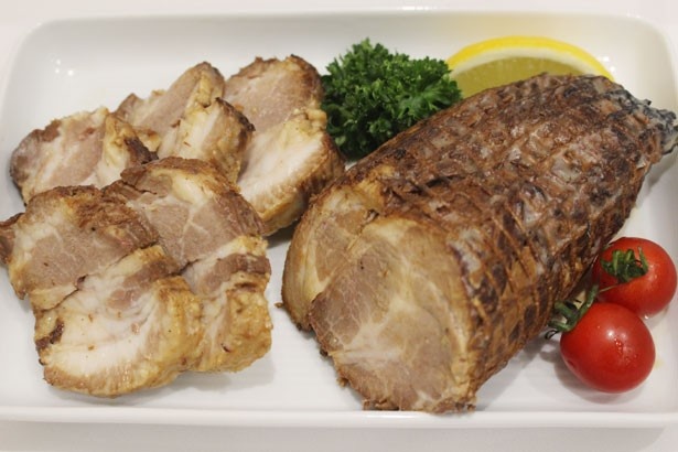 柔らかな肉質と脂身の甘さが絶品！「エスフーズ 杉本充史監修 イベリコ豚使用肩ロース焼豚」